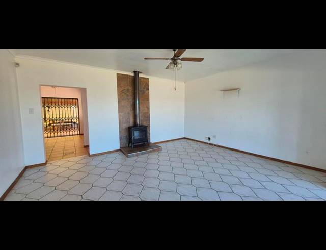 4 BEDROOM HOUSE FOR SALE IN DANA BAY